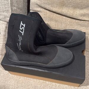 Size 9 surfing booties